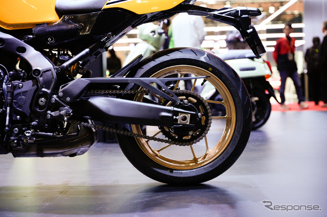 「レジェンドイエロー」のヤマハ XSR900GP 2026年モデル(ジャパンモビリティショー2025)