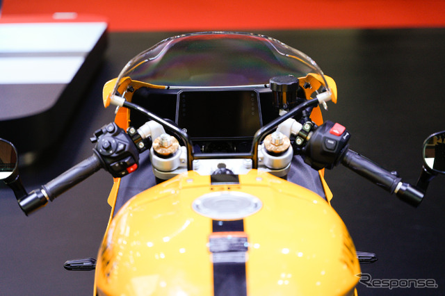 「レジェンドイエロー」のヤマハ XSR900GP 2026年モデル(ジャパンモビリティショー2025)