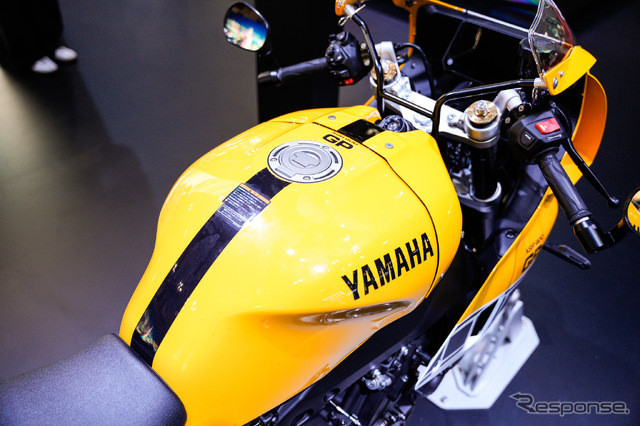 「レジェンドイエロー」のヤマハ XSR900GP 2026年モデル(ジャパンモビリティショー2025)