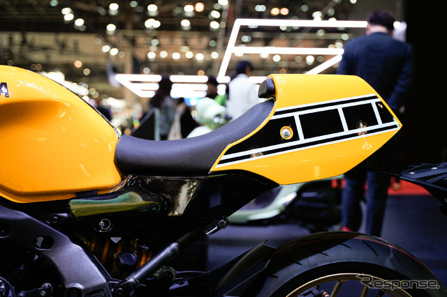 「レジェンドイエロー」のヤマハ XSR900GP 2026年モデル(ジャパンモビリティショー2025)