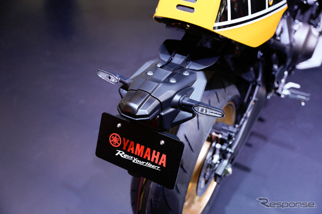 「レジェンドイエロー」のヤマハ XSR900GP 2026年モデル(ジャパンモビリティショー2025)