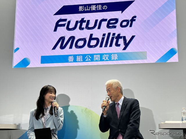 イメージキャラクターを務める影山優佳氏(左)住友三井オートサービス代表取締役社長・麻生浩司氏(右)