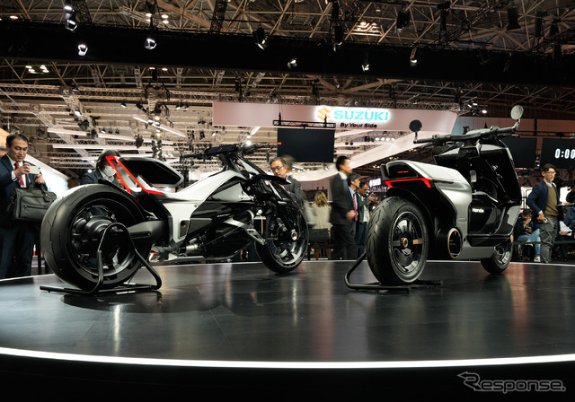 ホンダ EV OUTLIER Concept（左）とEV Urban Concept（右）（ジャパンモビリティショー2025）