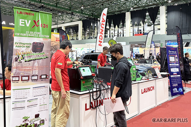 「LAUNCH」のブースでは、EVのメンテナンスや診断ソリューションを訴求