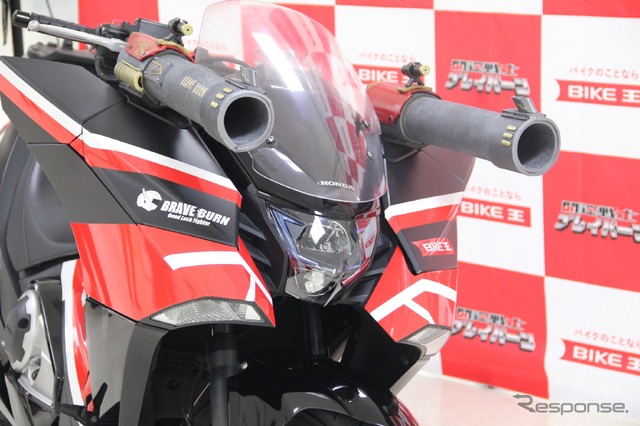 ホンダ『NM4』が栃木県小山市のご当地ヒーロー「開運戦士ブレイバーン」の戦術車両に