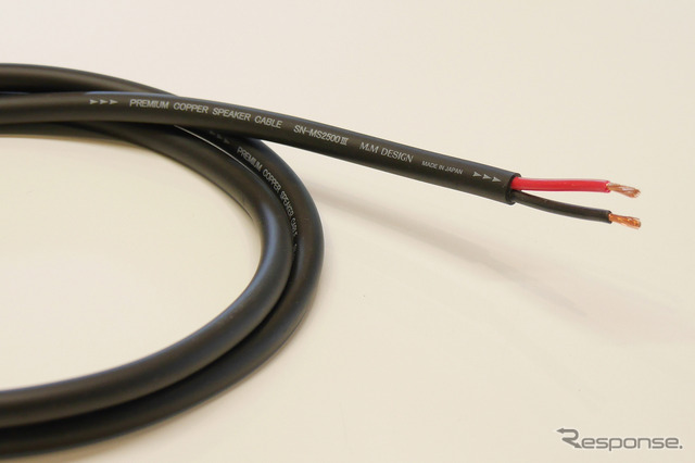 カー用の「スピーカーケーブル」の一例（M&Mデザイン）。
