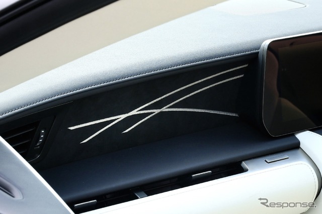 LC特別仕様車専用 グラデーション刺繍（インテリアカラー：ブラック＆ホワイト）