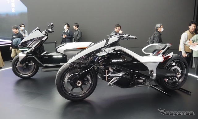 ホンダ EV OUTLIER CONCEPT（手前）とEV Urban Concept（ジャパンモビリティショー2025）