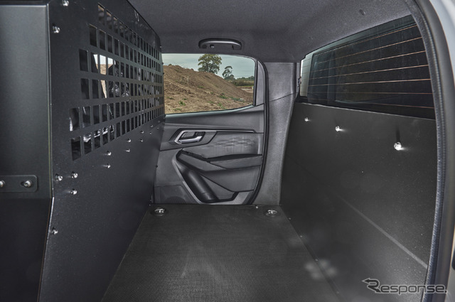 いすゞD-Maxの「V-Cross Commercial」