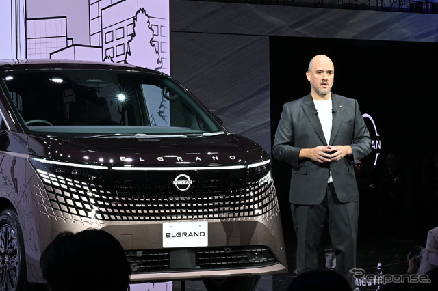 日産 エルグランドとイヴァン・エスピノーサ社長（ジャパンモビリティショー2025）