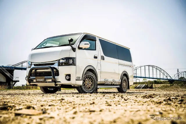 RAYS チームデイトナ M8×B Edition × トヨタ ハイエース