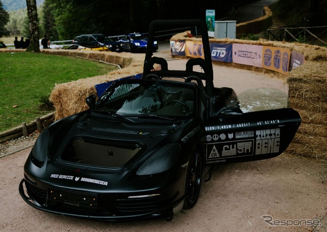 ポルシェ『718ボクスターS』を改造したカメラカー