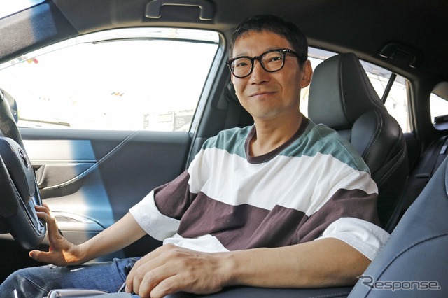 シンプルだけど印象に残るインストールにしたかったというオーナーの寺嶋さん。ショップとの二人三脚でデザインを作り上げた。