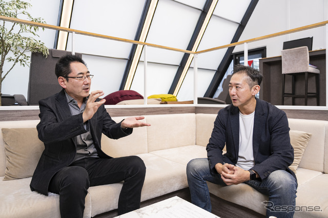 レスポンス編集長 三浦和也（左）とナノオプト・メディア 代表取締役社長 大嶋康彰氏（右）