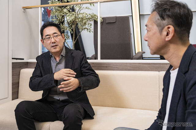 レスポンス編集長 三浦和也（左）とナノオプト・メディア 代表取締役社長 大嶋康彰氏（右）