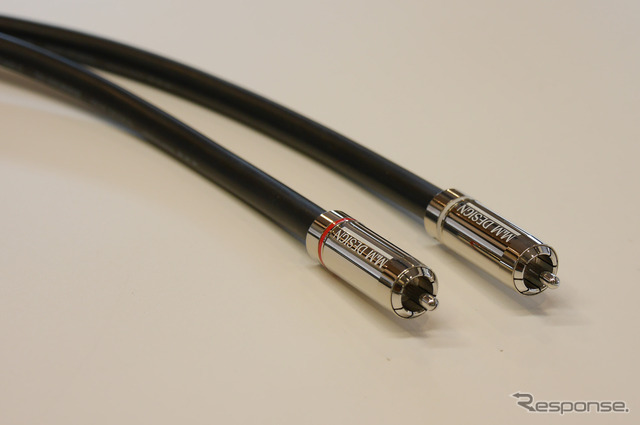 カー用の「ラインケーブル」の一例（M&Mデザイン）。