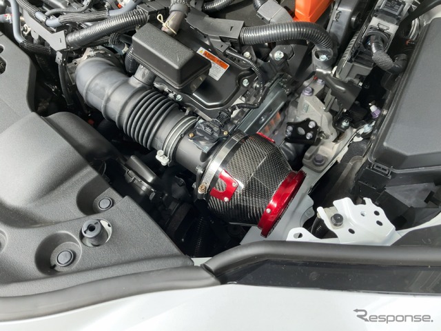 ブリッツ カーボンパワー・エア・クリーナー　トヨタ・クラウンエステート装着例