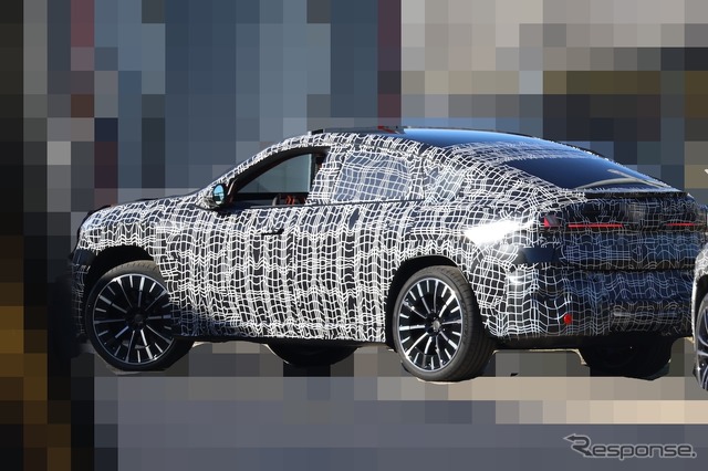 BMW iX4 市販型のプロトタイプ