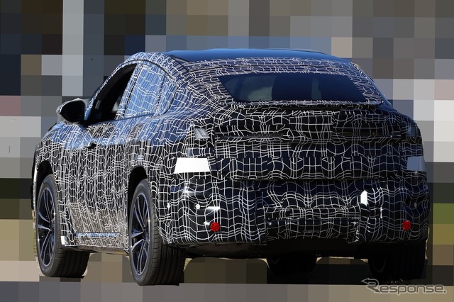 BMW iX4 市販型のプロトタイプ