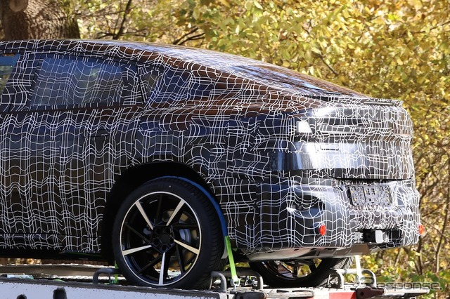 BMW iX4 市販型のプロトタイプ