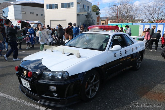 日産スカイラインGT-Rのパトカー