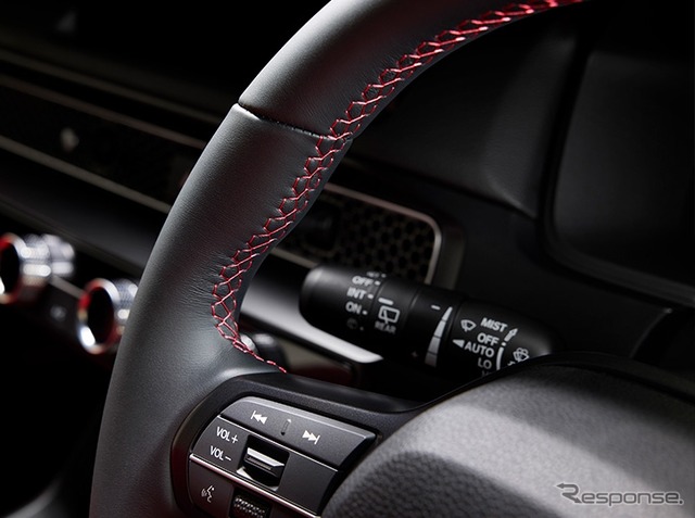 『シビック タイプR』用純正ステアリングホイール（本革製）装着イメージ