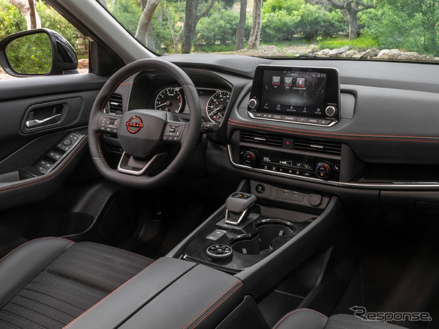 日産 ローグ 2026年モデルのロッククリーク エディション