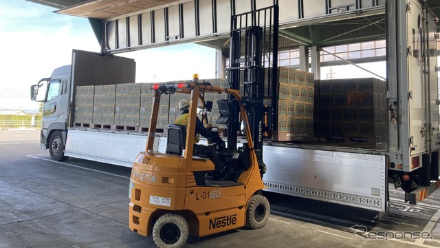 ネスレ日本と昭和産業がコーヒーと小麦粉のラウンド輸送開始