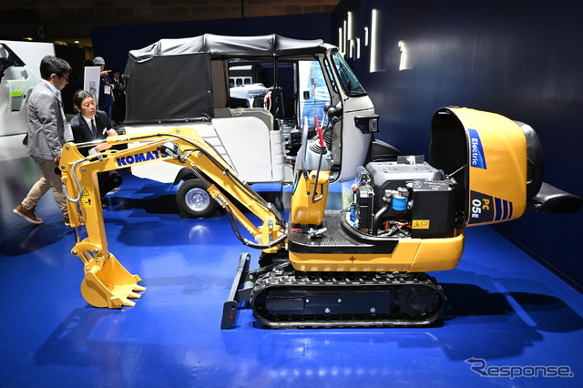 ホンダとコマツが共同開発した電動マイクロショベルのPC05E-1プロトタイプ（ジャパンモビリティショー2023）