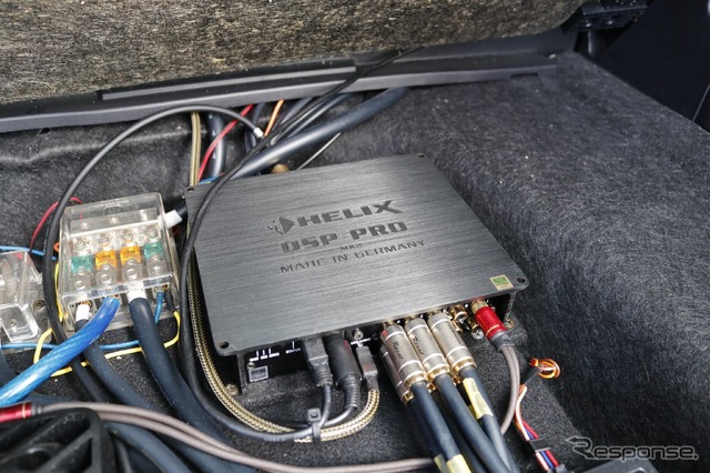 システムをまとめ上げるDSPにはヘリックスのDSP PRO MK2を採用。フロント3ウェイ＋サブウーファーのシステムをコントロールする。