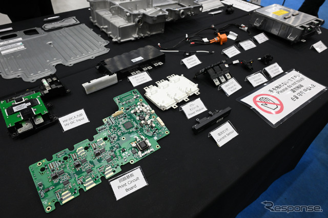 ブルースカイテクノロジーによる中国製PHEV「AVATR12」の分解展示