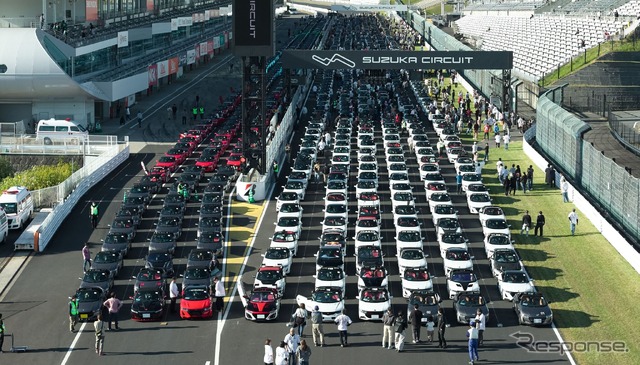 ホンダS660の832台のパレードの様子