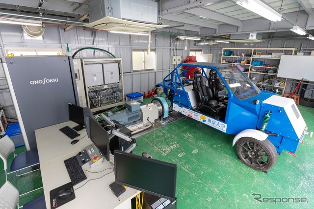 東京大学柏キャンパスに設置されている小野測器製の台上試験装置