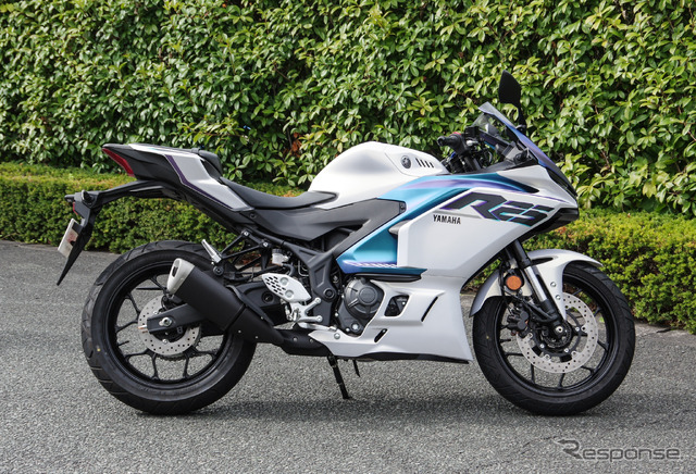 ヤマハ YZF-R25（マットパールホワイト）