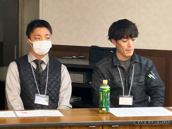 A R Cネットワークサービスの研修で地域連携について講演する出崎隆晟氏（左）と浪花直也氏（右）