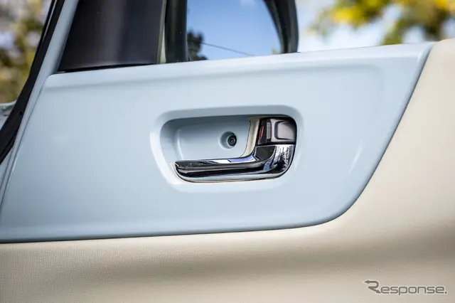 内張を外すためにN-BOXスラッシュは2ヶ所のネジを外す