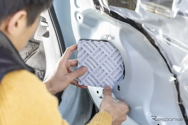 音質向上パッケージはcarrozzeriaのHPを見ると車種ごとに貼る場所が指定されているので要チェック