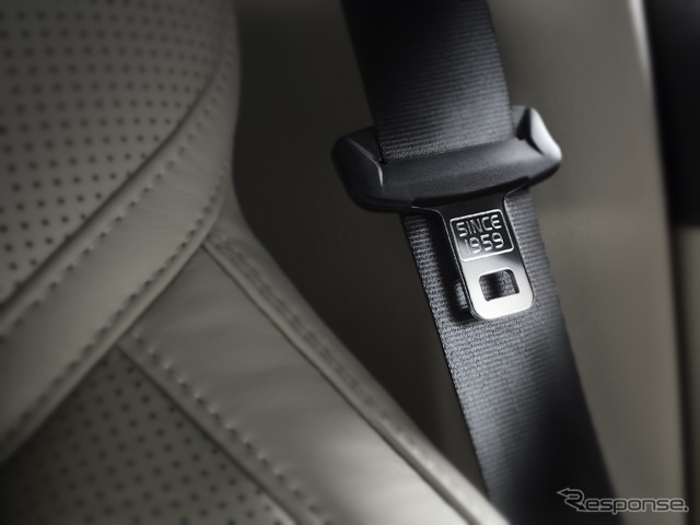 シートベルトの装着と姿勢に関する研究。写真はXC90