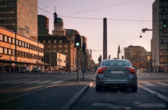 シニアドライバーは車両の位置確認に費やす時間が多い