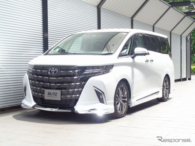 ブリッツ DAMPER ZZ-R　アルファードPHEV装着例（基準車高：フロント 27mmダウン / リア 32mmダウン）