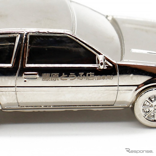 『頭文字D』のAE86『スプリンター・トレノ』を忠実に再現した3Dメタルキーチェーン