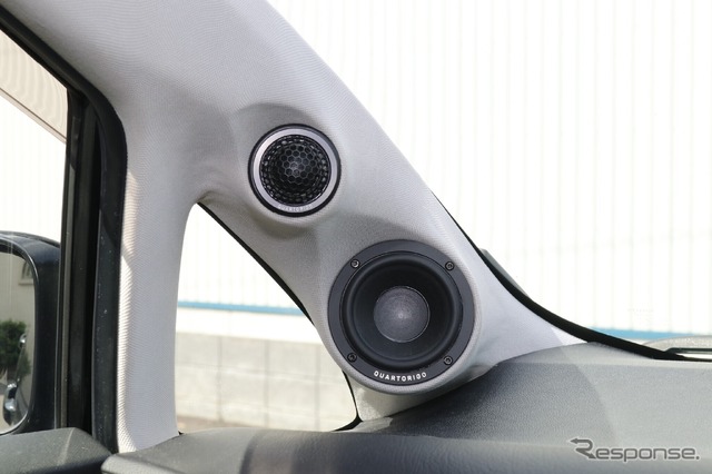 フロントスピーカーにはクワトロリゴのラプソディをチョイス。ツイーターとミッドレンジをスマートにAピラーに収める。