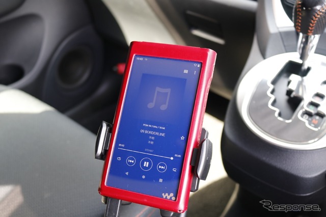 音楽プレイヤーにはウォークマンのNW-WM1AM2を用いる。並行して普段使いではiPhoneも利用することも多い。