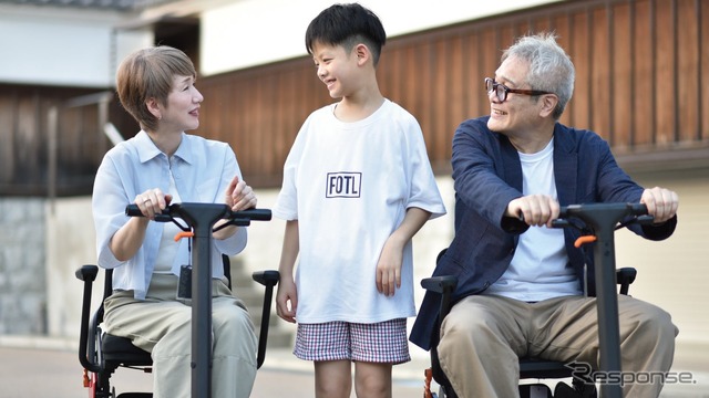 歩行領域スクーター「ROBOOTER J＋VISION」