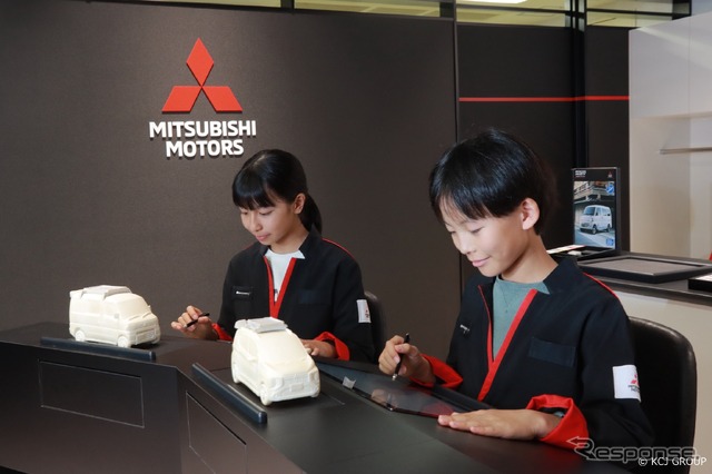 「カーデザインスタジオ」パビリオン体験の様子