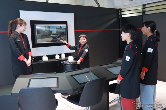 「カーデザインスタジオ」パビリオン体験の様子