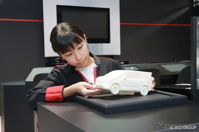 「カーデザインスタジオ」パビリオン体験の様子