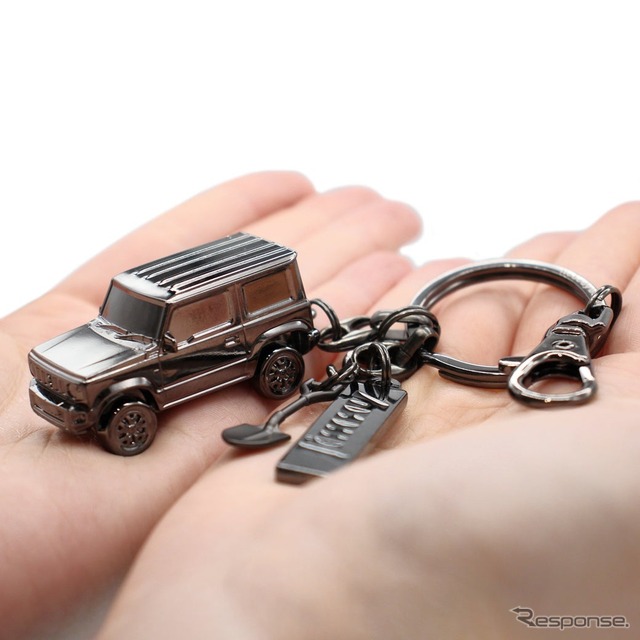 スズキ『ジムニー』をモチーフにした限定キーチェーン「BLACK EDITION」