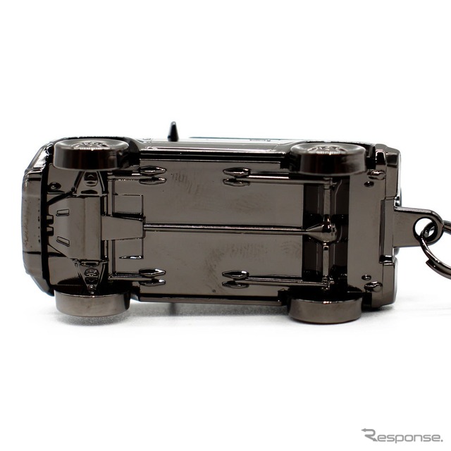 スズキ『ジムニー』をモチーフにした限定キーチェーン「BLACK EDITION」