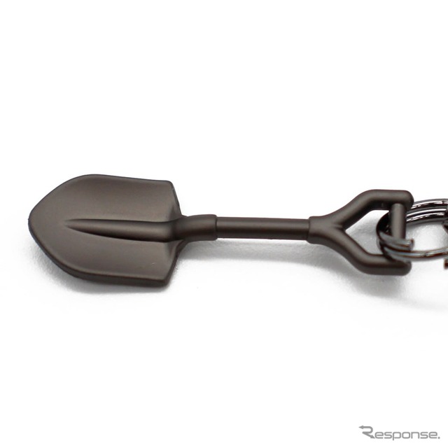 スズキ『ジムニー』をモチーフにした限定キーチェーン「BLACK EDITION」